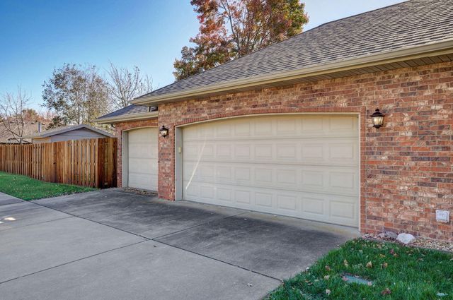 3556 S Swan Avenue, Springfield, MO 65807