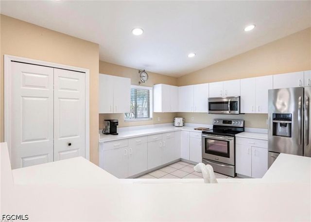8451 Southbridge DR 3, Estero, FL 33967