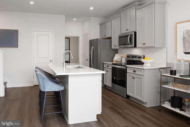 2560 NEABSCO COMMON PL, Woodbridge, VA 22191
