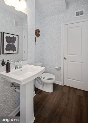 2560 NEABSCO COMMON PL, Woodbridge, VA 22191