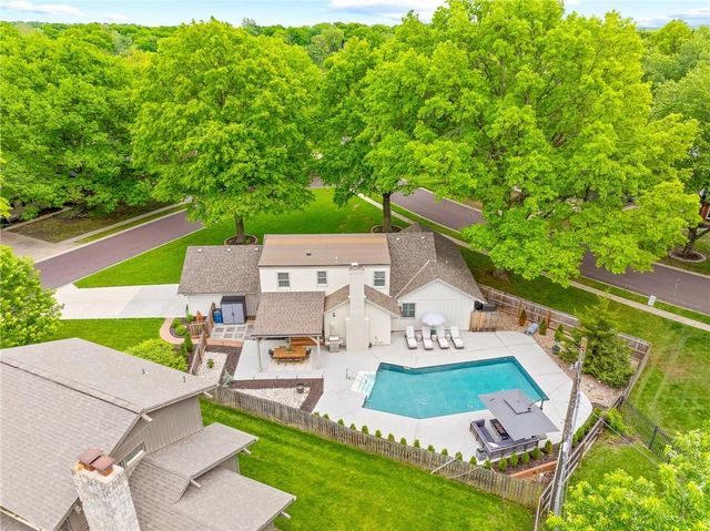 7205 W 101st Street, Overland Park, KS 66212