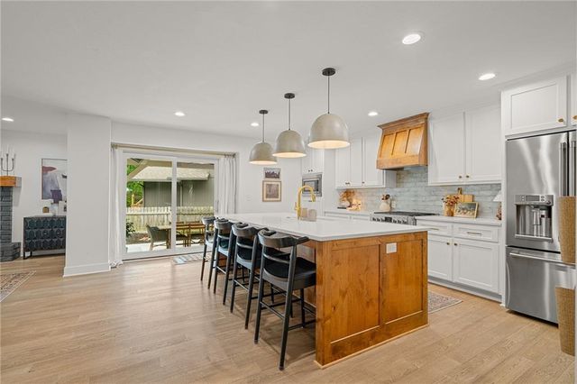 7205 W 101st Street, Overland Park, KS 66212