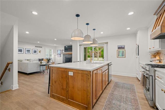 7205 W 101st Street, Overland Park, KS 66212