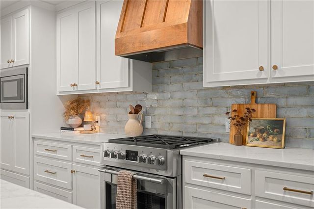 7205 W 101st Street, Overland Park, KS 66212