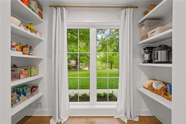 7205 W 101st Street, Overland Park, KS 66212