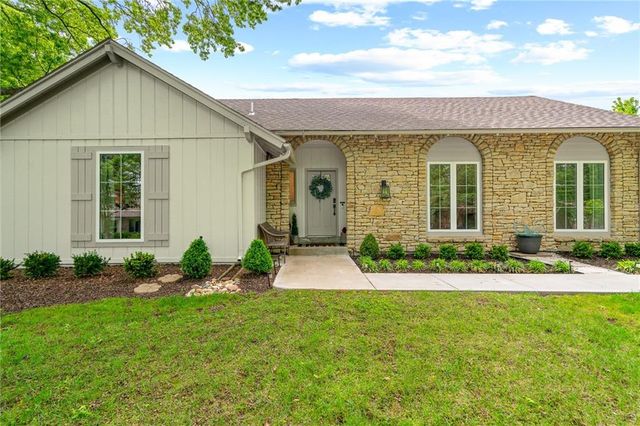 7205 W 101st Street, Overland Park, KS 66212