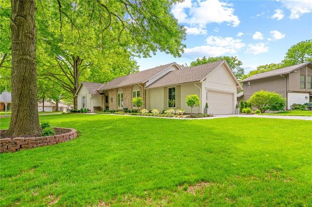 7205 W 101st Street, Overland Park, KS 66212