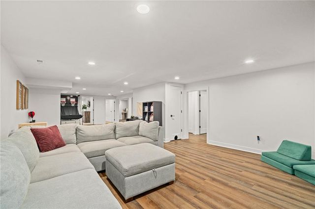 7205 W 101st Street, Overland Park, KS 66212