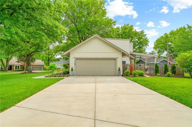 7205 W 101st Street, Overland Park, KS 66212