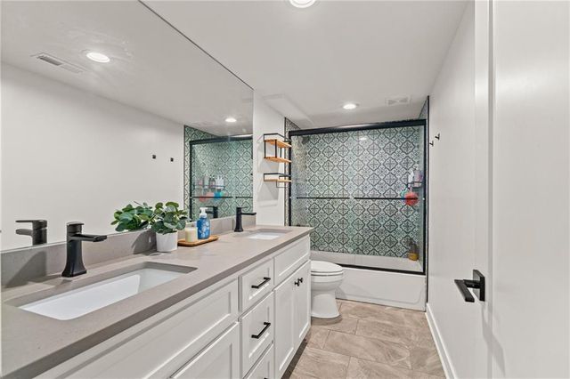 7205 W 101st Street, Overland Park, KS 66212