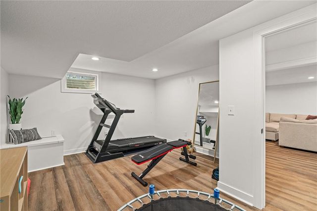 7205 W 101st Street, Overland Park, KS 66212