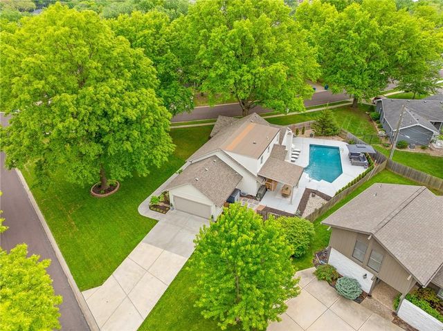 7205 W 101st Street, Overland Park, KS 66212