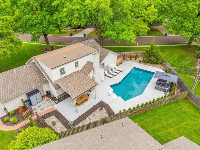 7205 W 101st Street, Overland Park, KS 66212