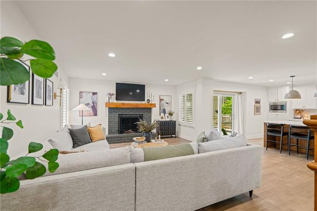 7205 W 101st Street, Overland Park, KS 66212