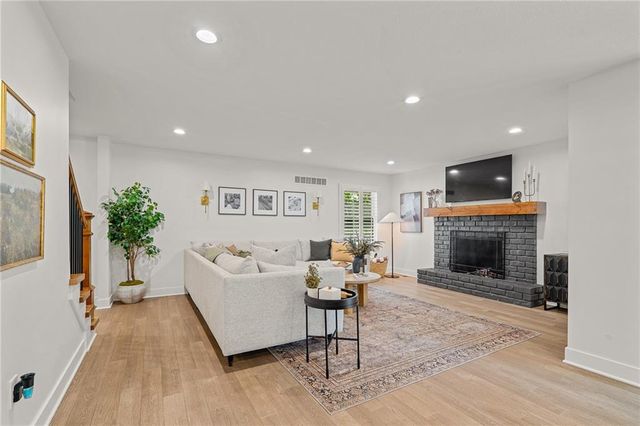 7205 W 101st Street, Overland Park, KS 66212