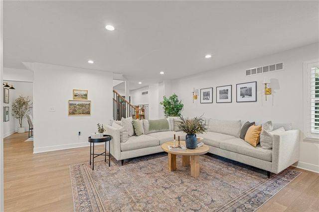 7205 W 101st Street, Overland Park, KS 66212