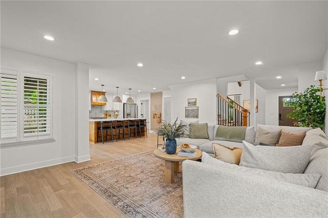 7205 W 101st Street, Overland Park, KS 66212