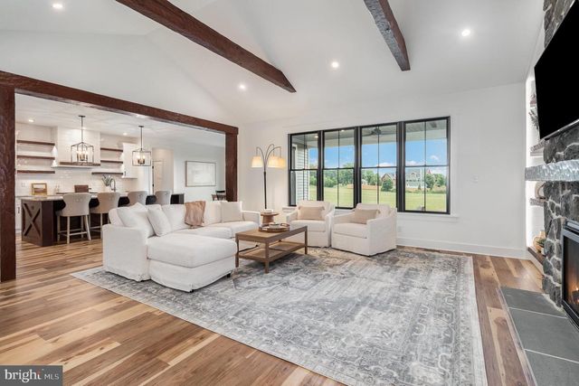 68 N DICKINSON SCHOOL RD, Carlisle, PA 17015