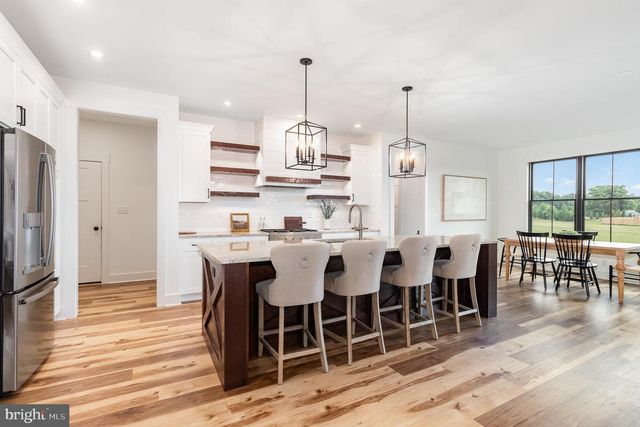 68 N DICKINSON SCHOOL RD, Carlisle, PA 17015