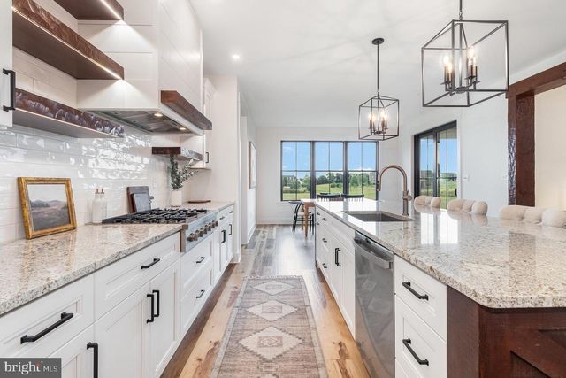 68 N DICKINSON SCHOOL RD, Carlisle, PA 17015