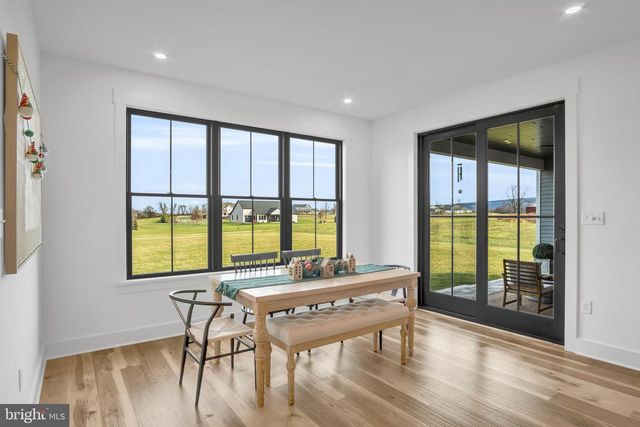 68 N DICKINSON SCHOOL RD, Carlisle, PA 17015