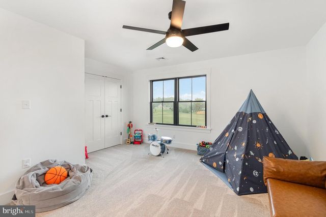 68 N DICKINSON SCHOOL RD, Carlisle, PA 17015