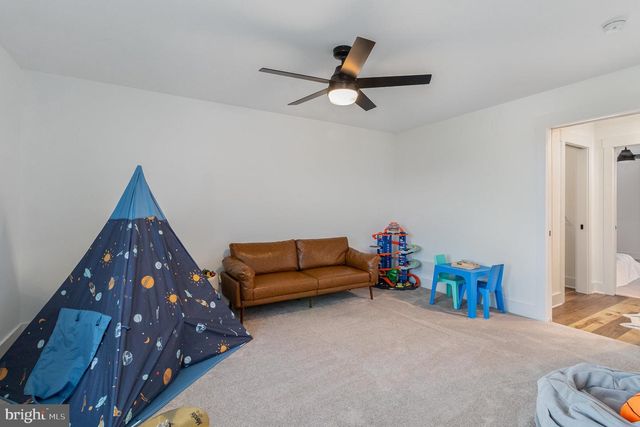 68 N DICKINSON SCHOOL RD, Carlisle, PA 17015