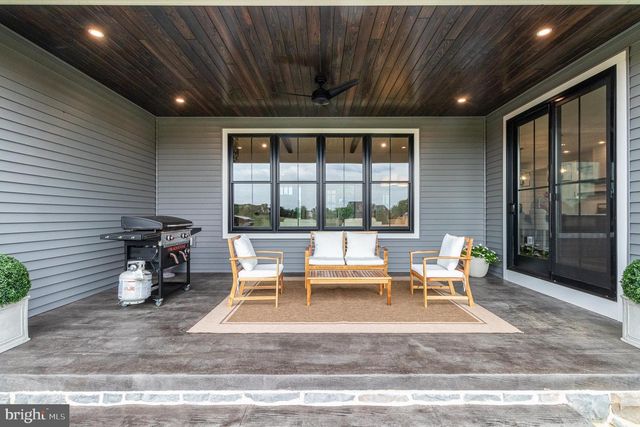 68 N DICKINSON SCHOOL RD, Carlisle, PA 17015