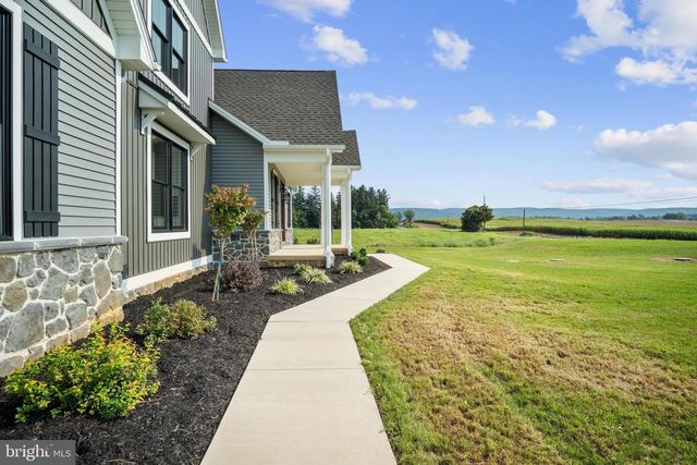 68 N DICKINSON SCHOOL RD, Carlisle, PA 17015