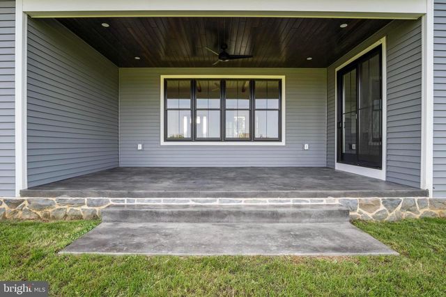 68 N DICKINSON SCHOOL RD, Carlisle, PA 17015