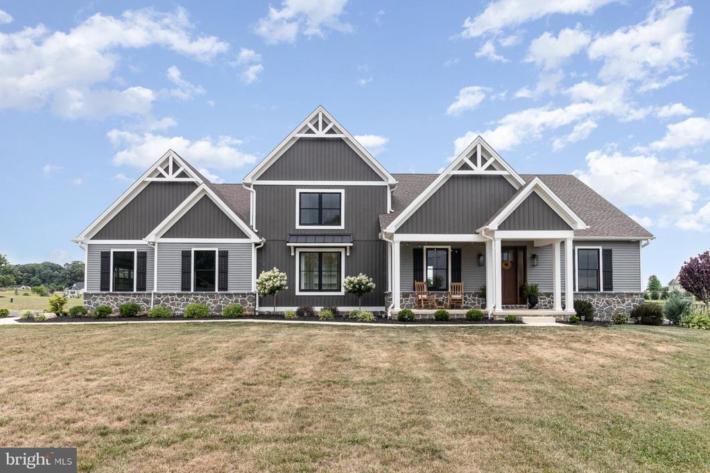 68 N DICKINSON SCHOOL RD, Carlisle, PA 17015