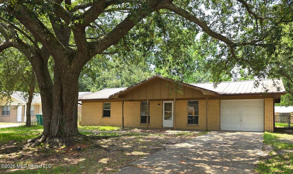 2605 W Samuel Street, Gulfport, MS 39503