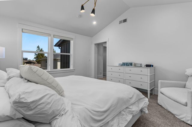 19201 NW Mt Shasta Drive, Bend, OR 97703