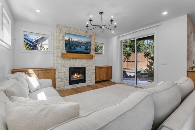 19201 NW Mt Shasta Drive, Bend, OR 97703