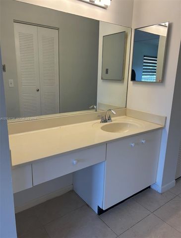 12501 SW 14th St 315R, Pembroke Pines, FL 33027