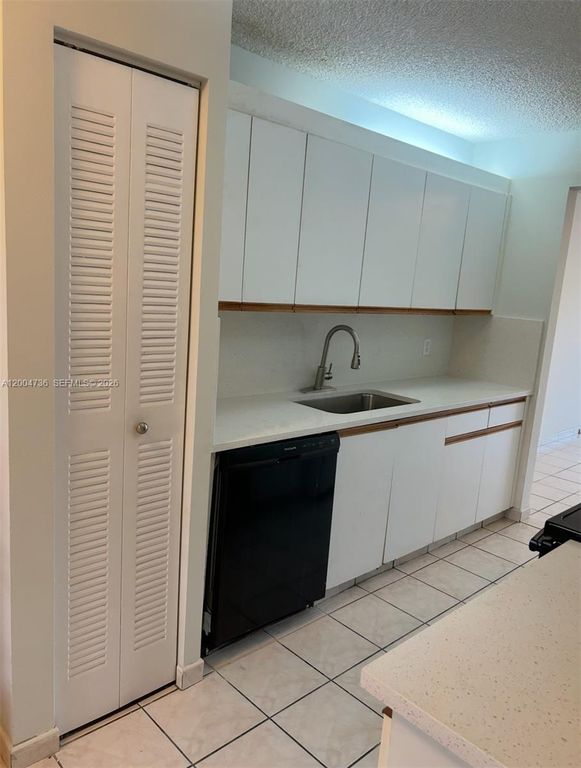 12501 SW 14th St 315R, Pembroke Pines, FL 33027