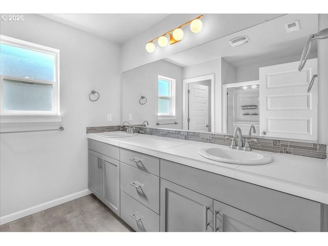 53 SHORE Dr, St Helens, OR 97051