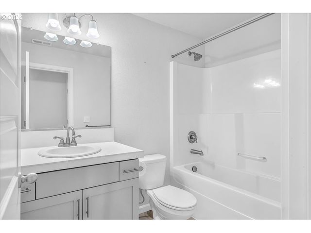 53 SHORE Dr, St Helens, OR 97051