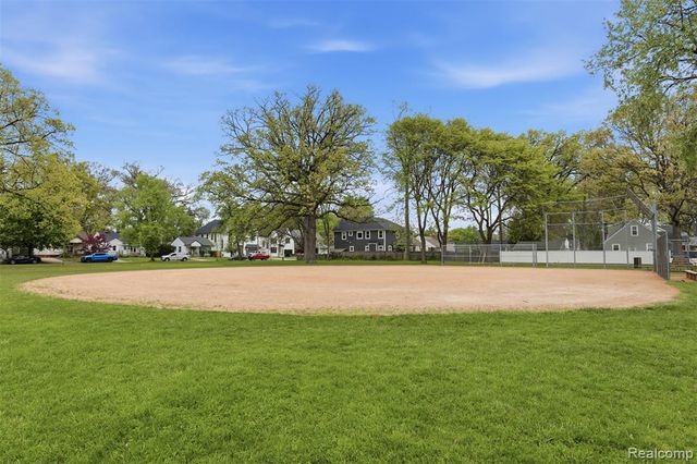 1319 Hoffman Avenue, Royal Oak, MI 48067