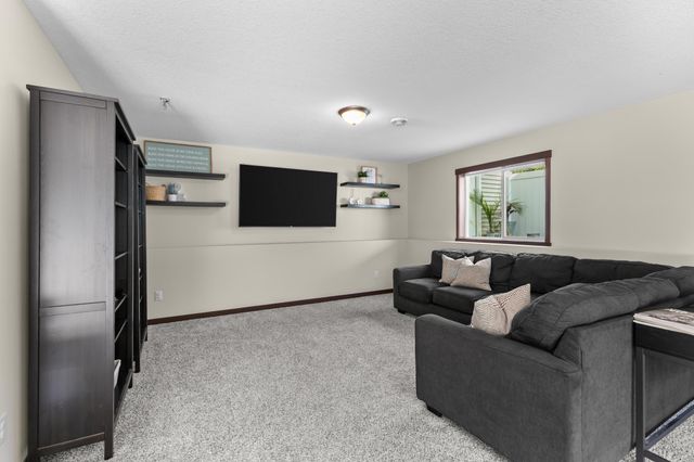 5400 Yukon Avenue N, New Hope, MN 55428