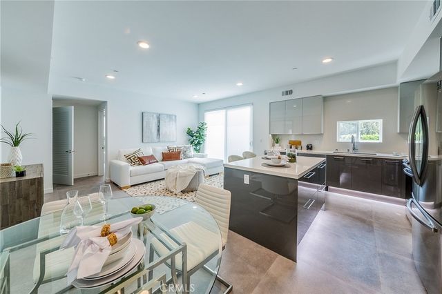 214 S Westmoreland 3, Los Angeles, CA 90004
