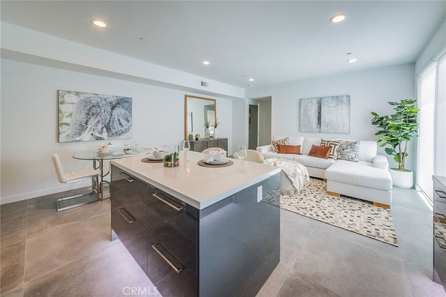 214 S Westmoreland 3, Los Angeles, CA 90004