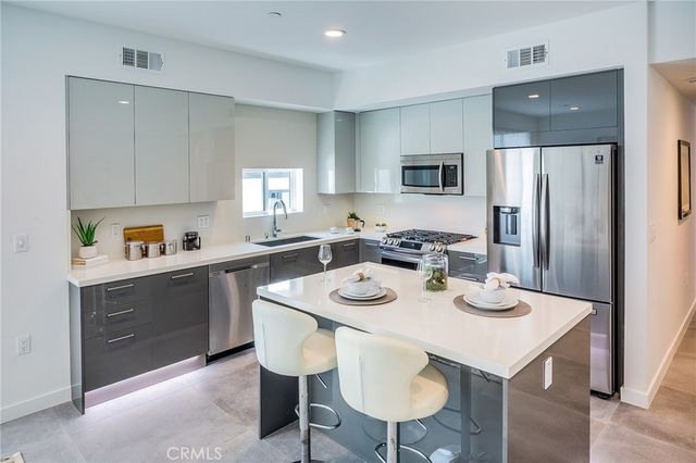 214 S Westmoreland 3, Los Angeles, CA 90004