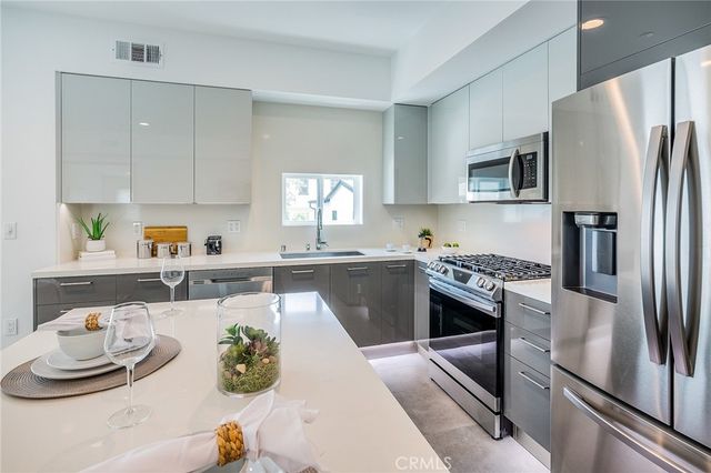 214 S Westmoreland 3, Los Angeles, CA 90004