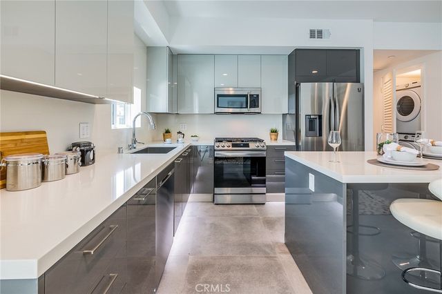 214 S Westmoreland 3, Los Angeles, CA 90004