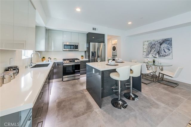 214 S Westmoreland 3, Los Angeles, CA 90004