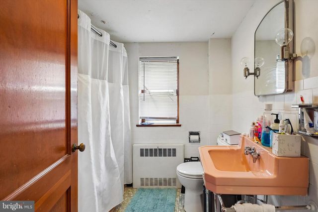1210 E MATSONFORD RD, Conshohocken, PA 19428