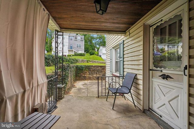 1210 E MATSONFORD RD, Conshohocken, PA 19428
