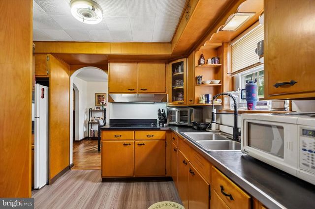 1210 E MATSONFORD RD, Conshohocken, PA 19428