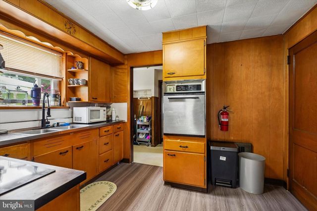 1210 E MATSONFORD RD, Conshohocken, PA 19428